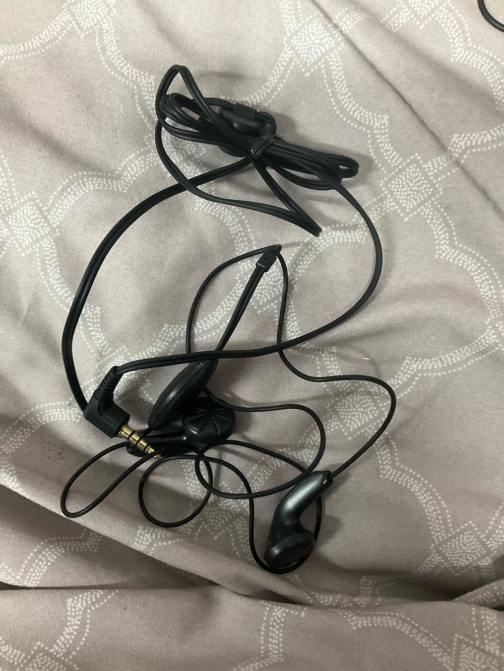 ⭐️ 10-4-$10- Black Wired Earbuds - Classic 3.5mm Jack